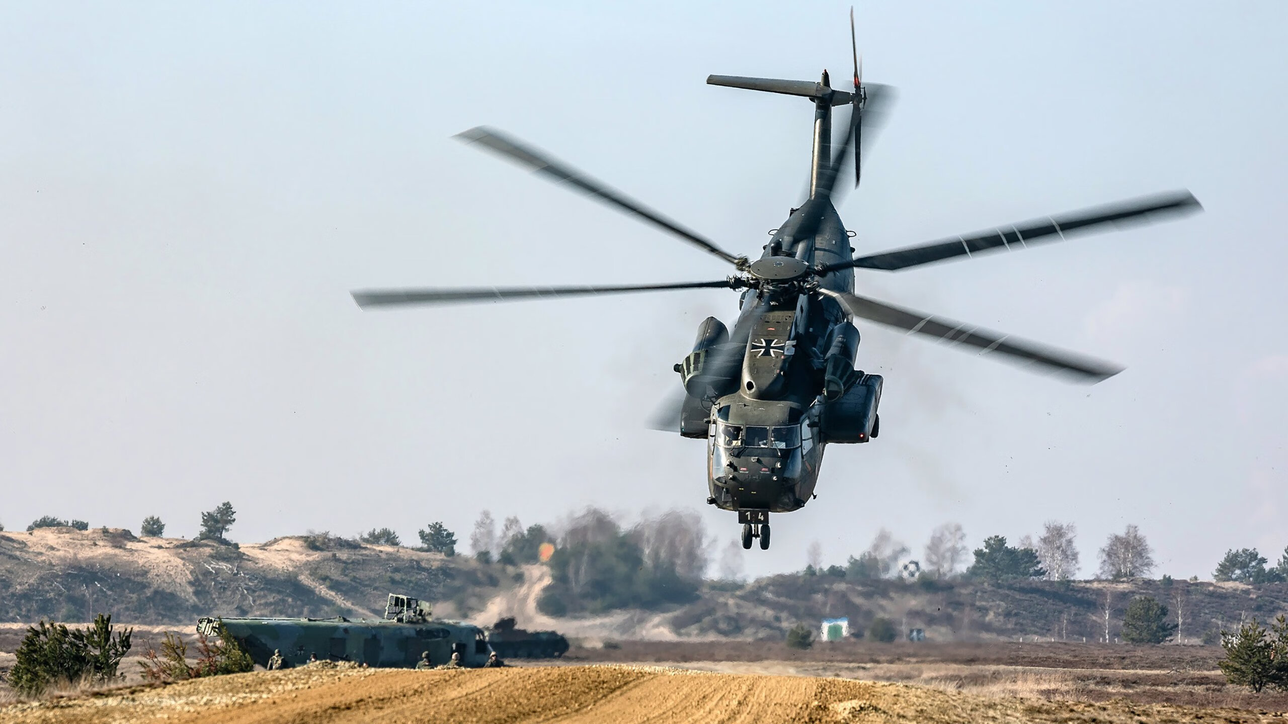 当足球入侵篮球场，曼联强行终结塞内加尔，巴斯托尼在季后赛抢七接管比赛