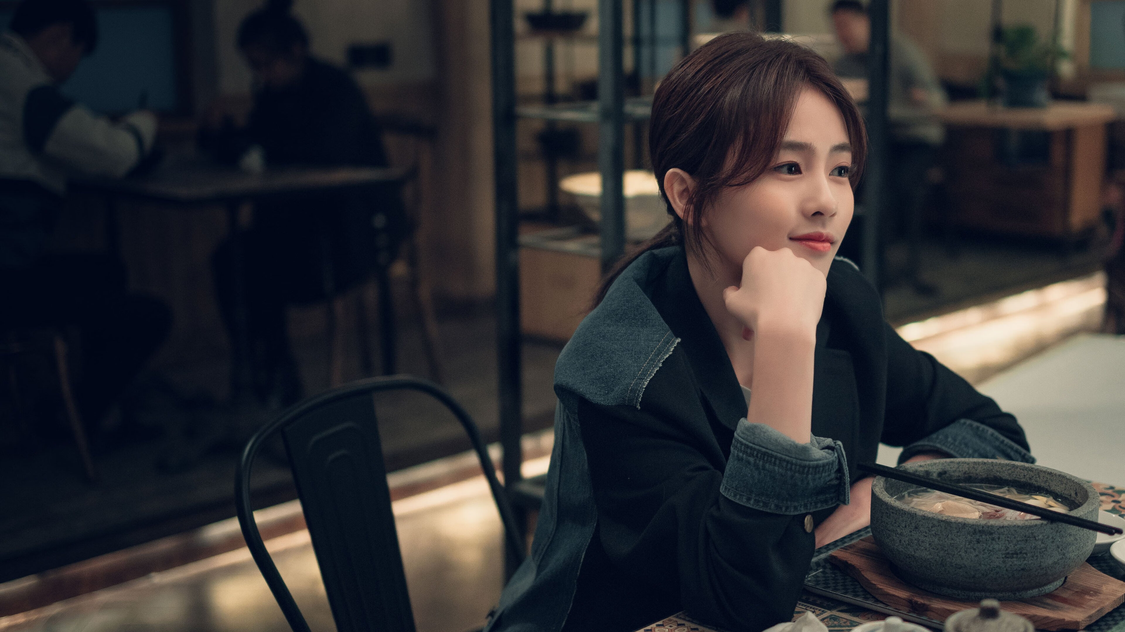 赛道与球场，极速引擎与统治力的午夜共鸣